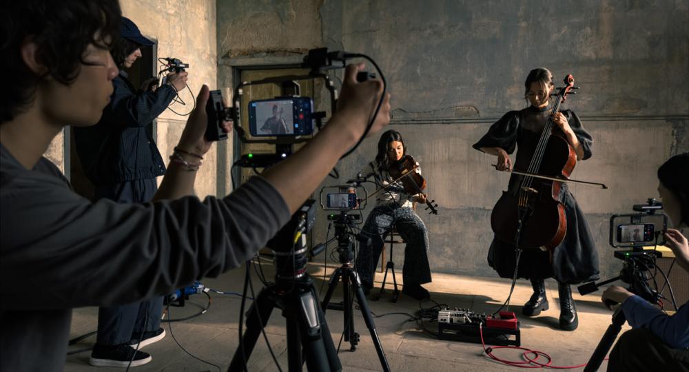 Dukungan Genlock dan kode waktu. Menghadirkan sinkronisasi video super akurat, yang bermanfaat bagi kreator konten maupun produksi Hollywood. Didukung melalui Blackmagic Camera ProDock baru.